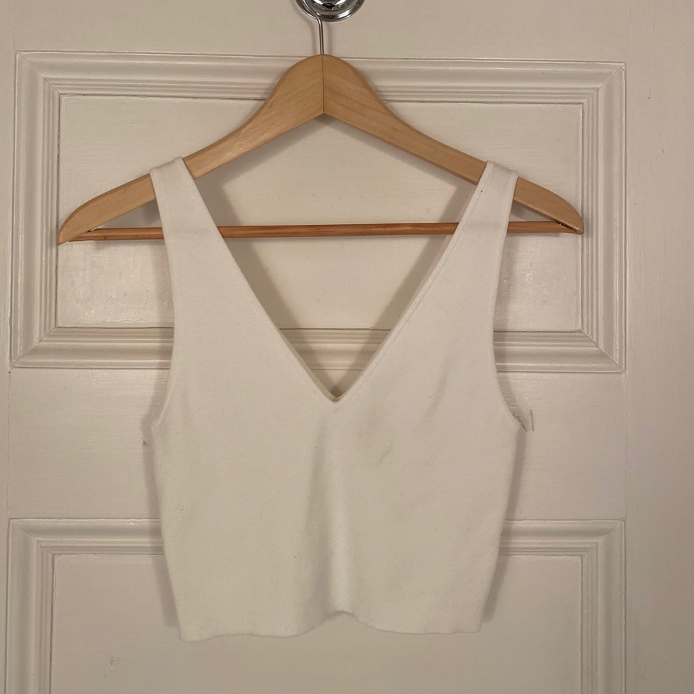 🔥SOLD🔥 Aritzia White Crop Top